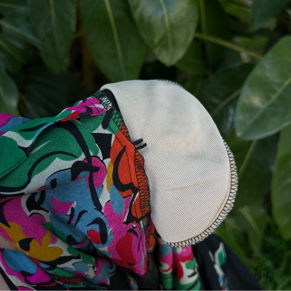 Vintage 80’s ESCADA black bodysuit with colorful floral detailing&shoulder pads - Picture 4 of 10